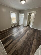 1027 W Sam St in Kent, WA - Building Photo - Building Photo