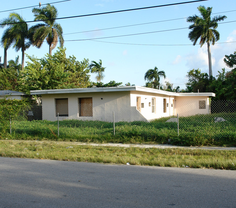 1495 NE 116th St in Miami, FL - Building Photo