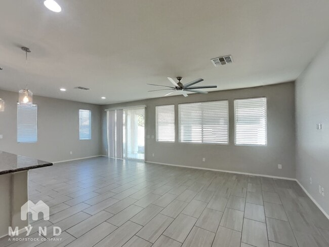 22592 Via Estancia in Queen Creek, AZ - Foto de edificio - Building Photo