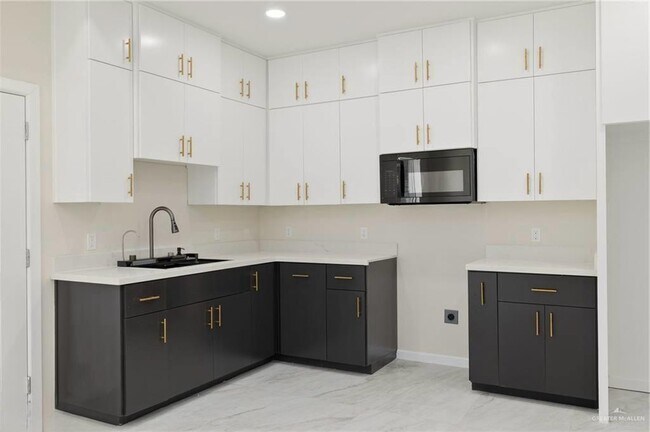 11 Skyview St in Weslaco, TX - Building Photo - Building Photo