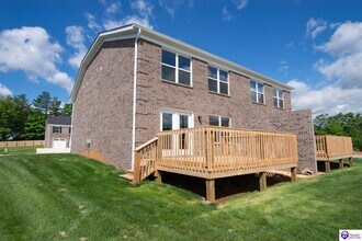 203 Dixon Cir in Radcliff, KY - Building Photo - Building Photo