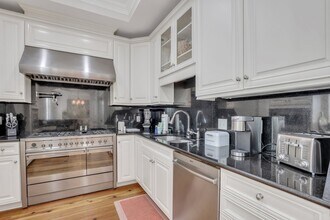 404 E Mc Donough St in Savannah, GA - Building Photo - Building Photo