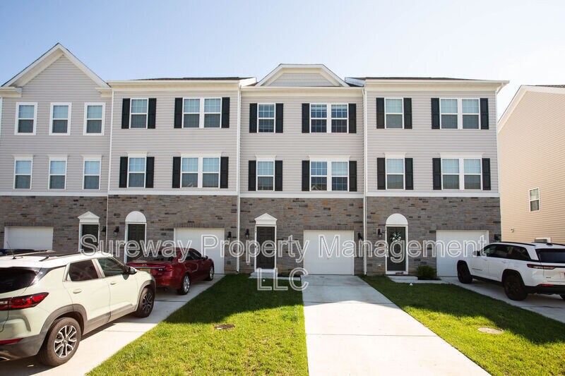 239 Macoun Way in Glassboro, NJ - Building Photo