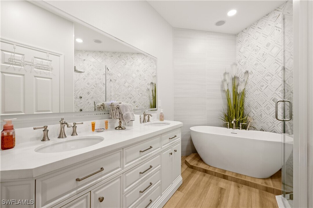 2180 Arielle Dr in Naples, FL - Building Photo