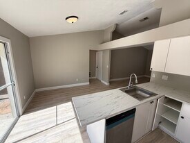 3025 Greynolds St in Deltona, FL - Building Photo