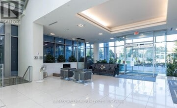 9090-9090 Yonge St in Richmond Hill, ON - Building Photo - Building Photo