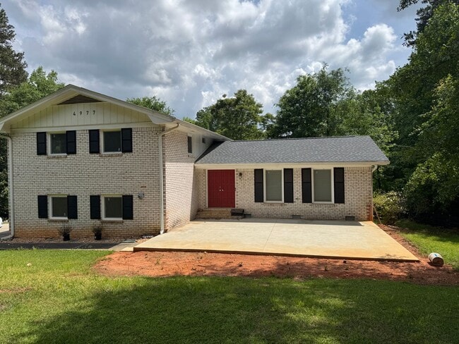 property at 4977 Rockbridge Rd SW