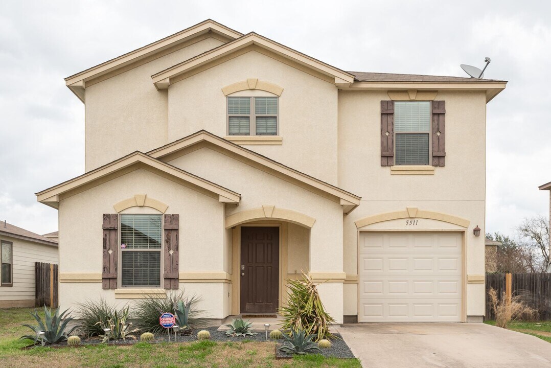 5511 Apple Orchard Ln in Austin, TX - Building Photo
