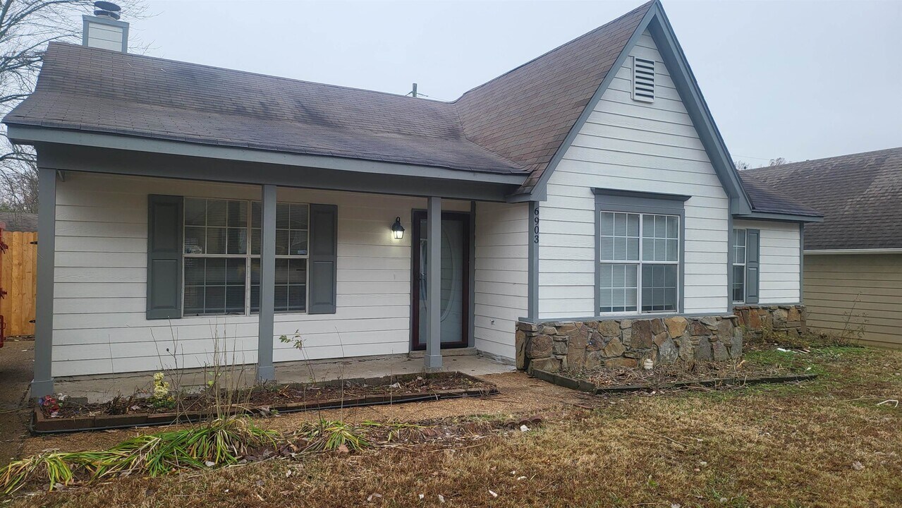 6903 Gallop Dr in Cordova, TN - Building Photo