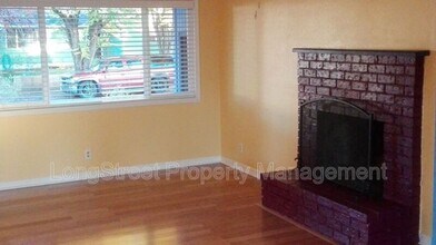 2872 SE Linda St in Corvallis, OR - Building Photo - Building Photo