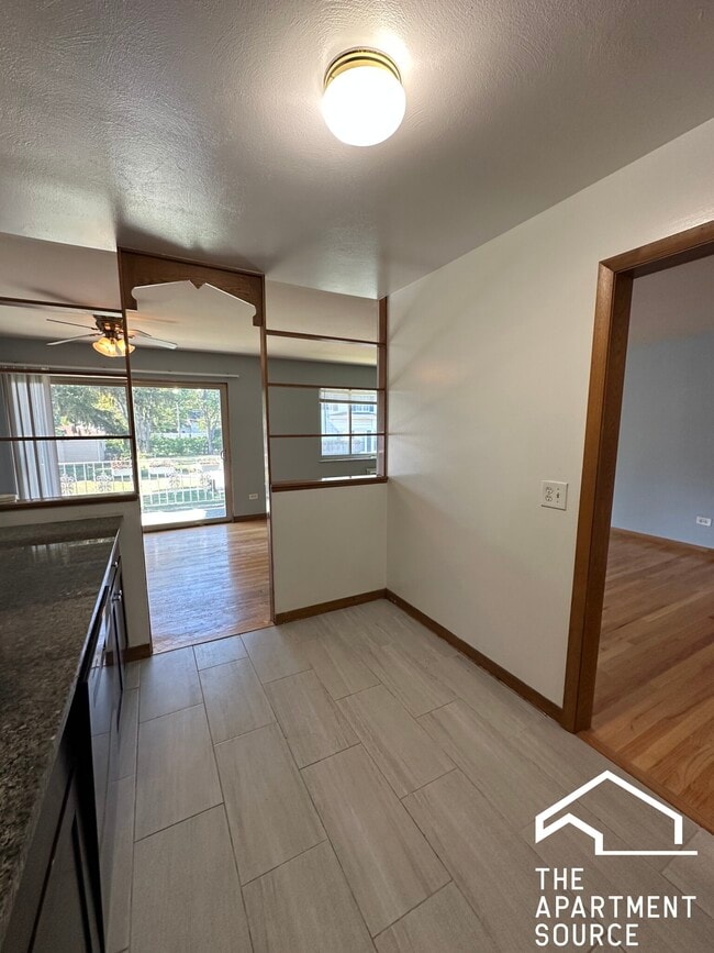 1026 S River Rd in Des Plaines, IL - Foto de edificio - Building Photo