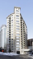 The Gardens North in Ottawa, ON - Building Photo