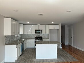 887 S 14th St, Unit Brand New Apartments in Newark, NJ - Foto de edificio - Building Photo