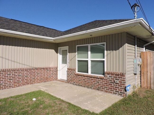 1000 Polk Ave in Pensacola, FL - Building Photo - Building Photo