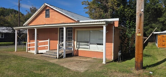property at 805 Saizan Ave
