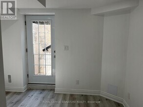 21 Sewells Ln in Brampton, ON - Building Photo - Building Photo