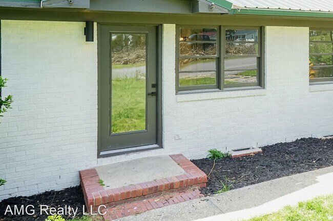 634 Woodburn Dr photo'