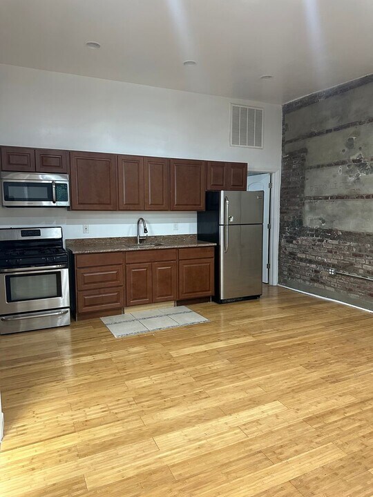 160-162 University Ave in Newark, NJ - Building Photo
