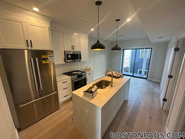 48 Woodward St in Boston, MA - Building Photo - Building Photo