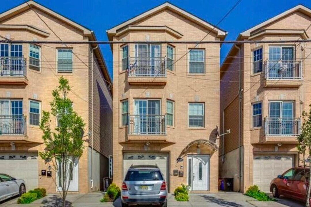 500 Liberty Ave in Jersey City, NJ - Foto de edificio