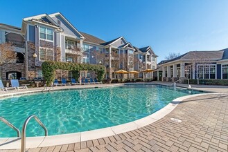 AXIS Crossroads in Cary, NC - Foto de edificio - Building Photo