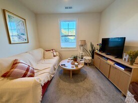 1076 Delphi Ln in Charlottesville, VA - Building Photo