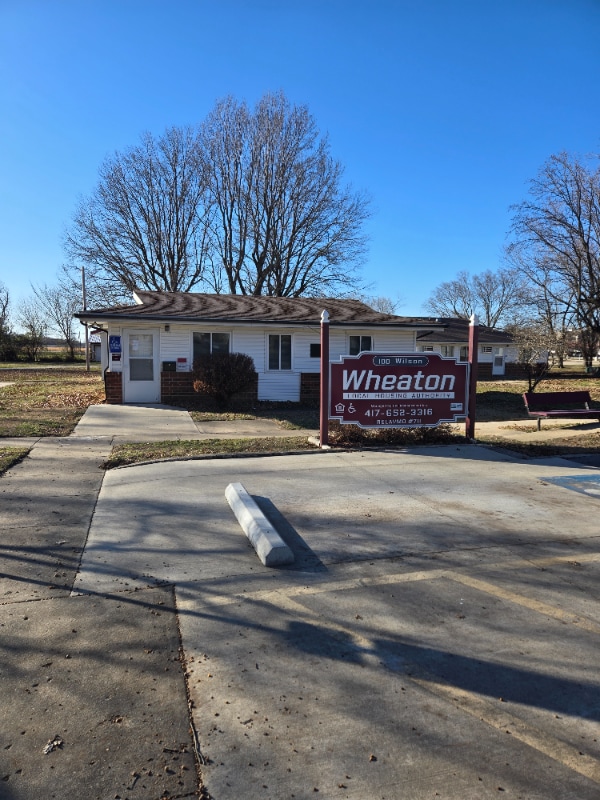 100 E Wilson St, Unit A1 in Wheaton, MO - Foto de edificio - Building Photo