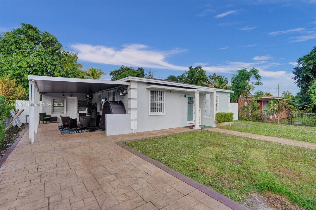 765 NW 130th St in North Miami, FL - Building Photo