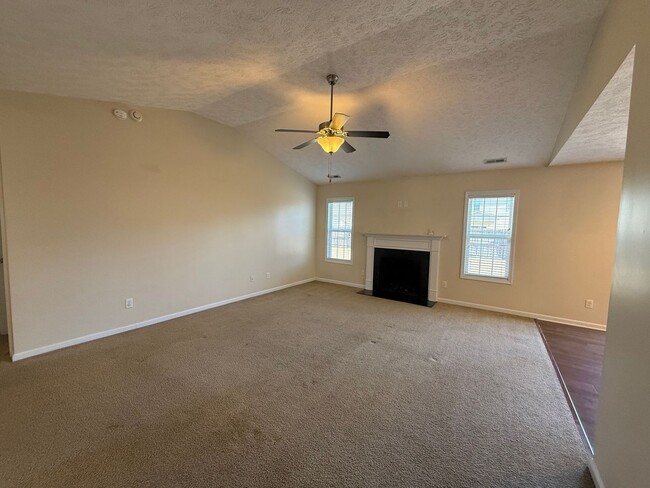 712 Radiant Dr in Jacksonville, NC - Building Photo - Building Photo