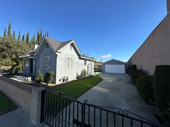 property at 5412 Baldwin Ave