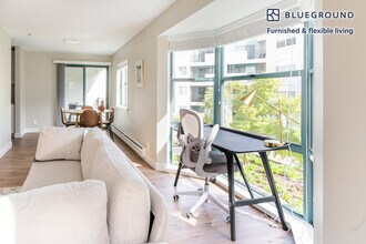 1 Bayside Village Pl in San Francisco, CA - Building Photo - Building Photo