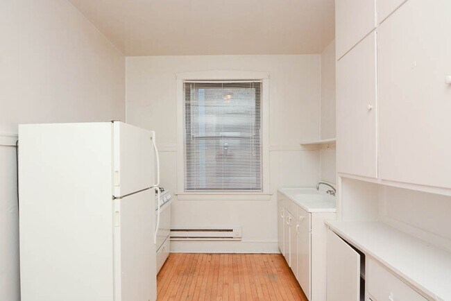 1028 Dempster St in Chicago, IL - Foto de edificio - Building Photo