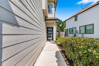 477 Longleaf Pine Dr in Montgomery, TX - Foto de edificio - Building Photo