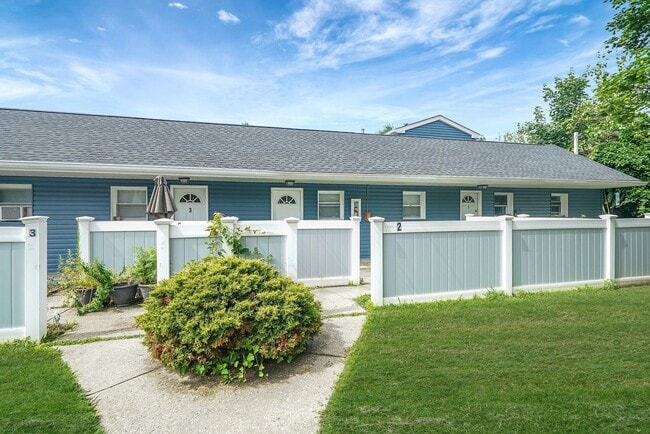 16 Bellport St in East Patchogue, NY - Building Photo - Building Photo