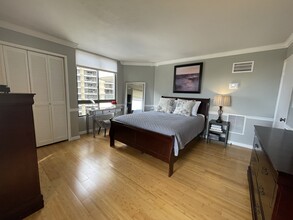 1910 Ala Moana Blvd, Unit 10B in Honolulu, HI - Foto de edificio - Building Photo