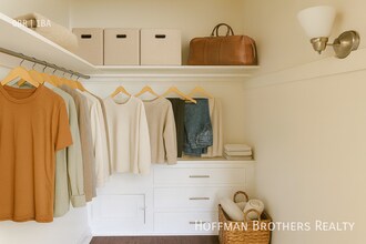 1525 Cassil Pl, Unit 109 in Los Angeles, CA - Building Photo - Building Photo