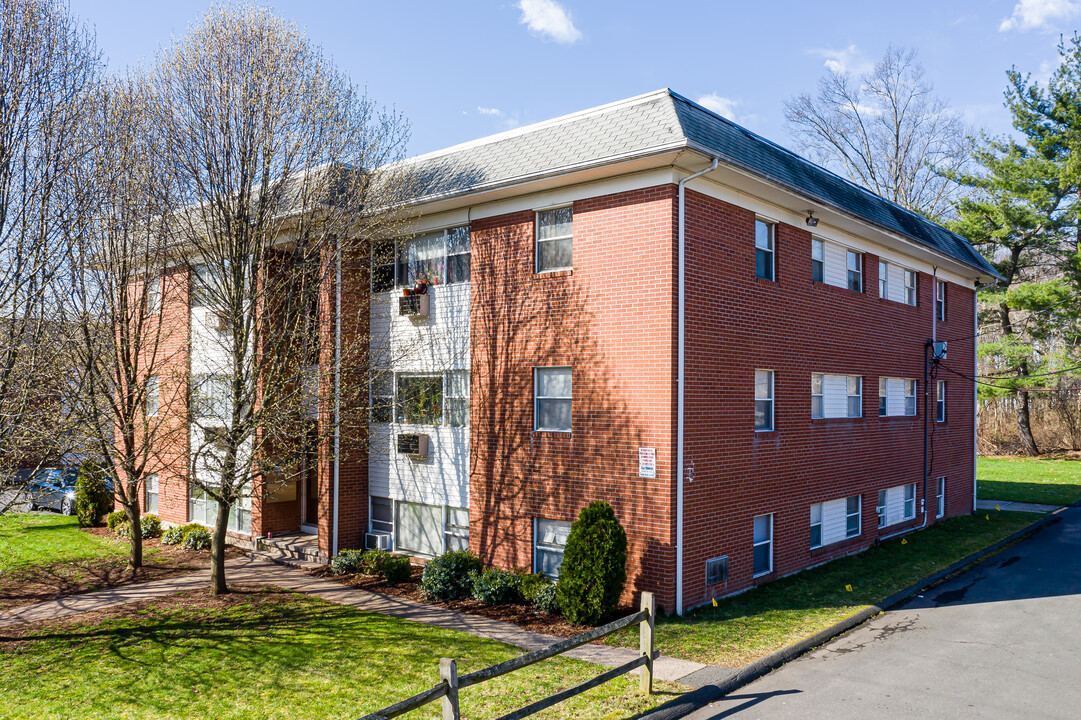 Crescent Court in New Britain, CT - Foto de edificio