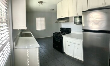 1637 East Coronado Road in Phoenix, AZ - Foto de edificio - Building Photo