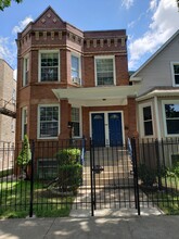 2439 N Harding Ave, Unit 1 in Chicago, IL - Building Photo - Building Photo