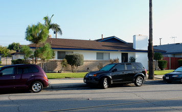 2133 E Almont Ave in Anaheim, CA - Building Photo - Building Photo