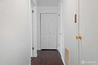 12 Kingston Run in North Brunswick, NJ - Building Photo - Building Photo