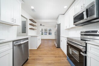 2215 Gordon Cir SE in Smyrna, GA - Building Photo - Building Photo