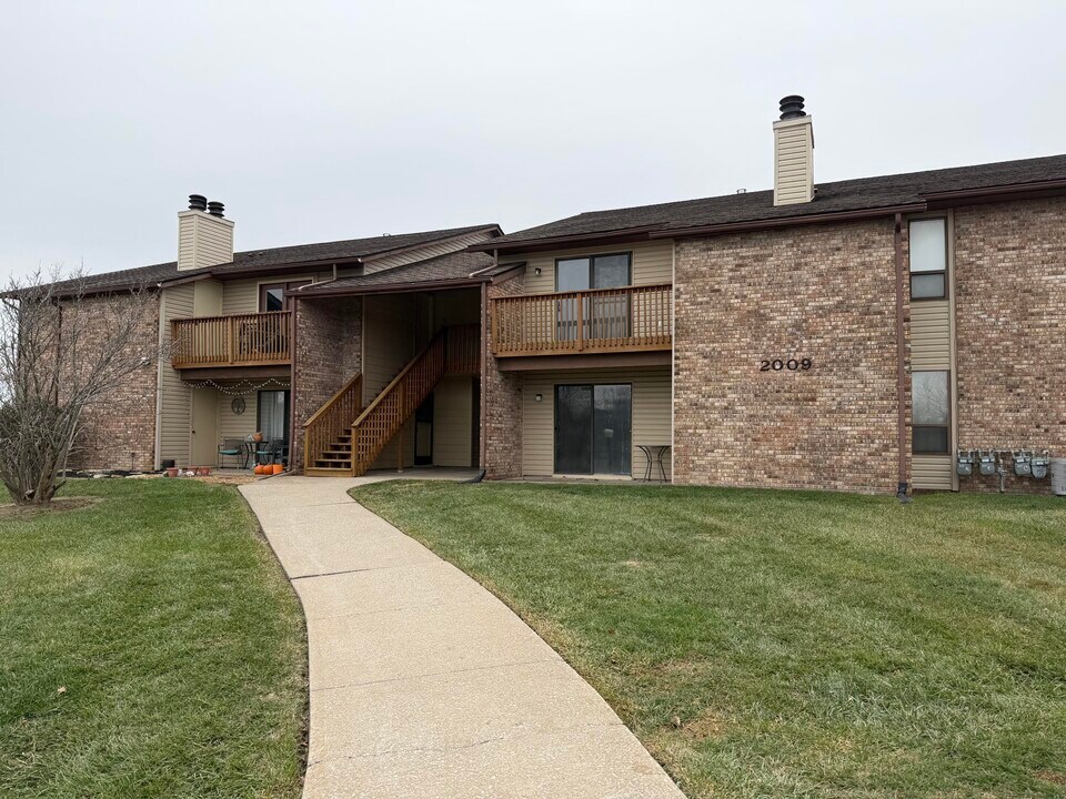 2009 Waterfront Dr N in Columbia, MO - Building Photo