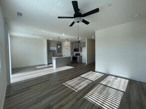 2312 N Kayenta St in Visalia, CA - Building Photo - Building Photo