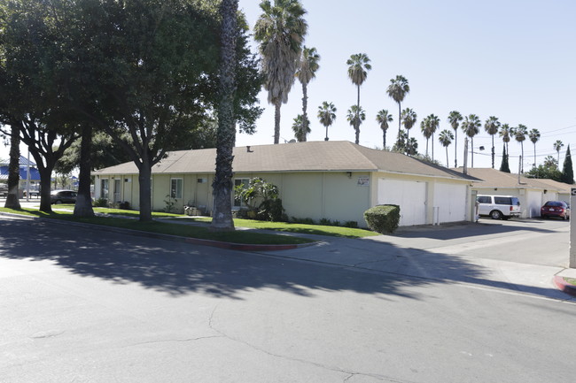 161 W Guinida Ln in Anaheim, CA - Building Photo - Building Photo