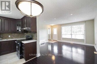 27 Erlesmere Ave in Brampton, ON - Building Photo - Building Photo