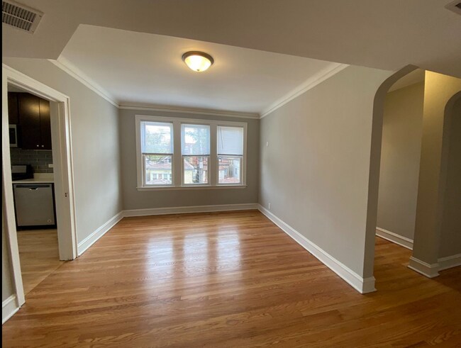 2425 N Tripp Ave in Chicago, IL - Building Photo - Building Photo