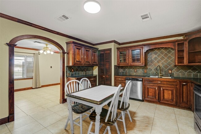 property at 8565 Ridgepoint Dr