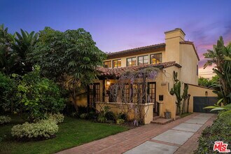 2223 Cloverfield Blvd in Santa Monica, CA - Building Photo - Building Photo