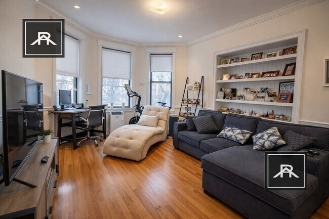 1338 Commonwealth Ave, Unit 18 in Boston, MA - Building Photo - Building Photo